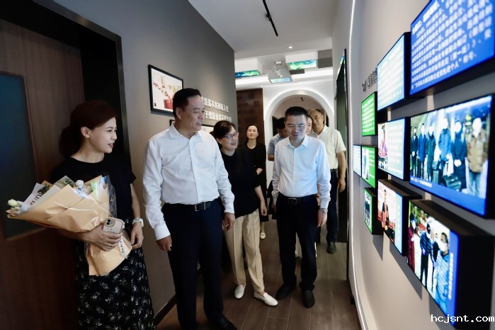 校友仝小林院士再回母...